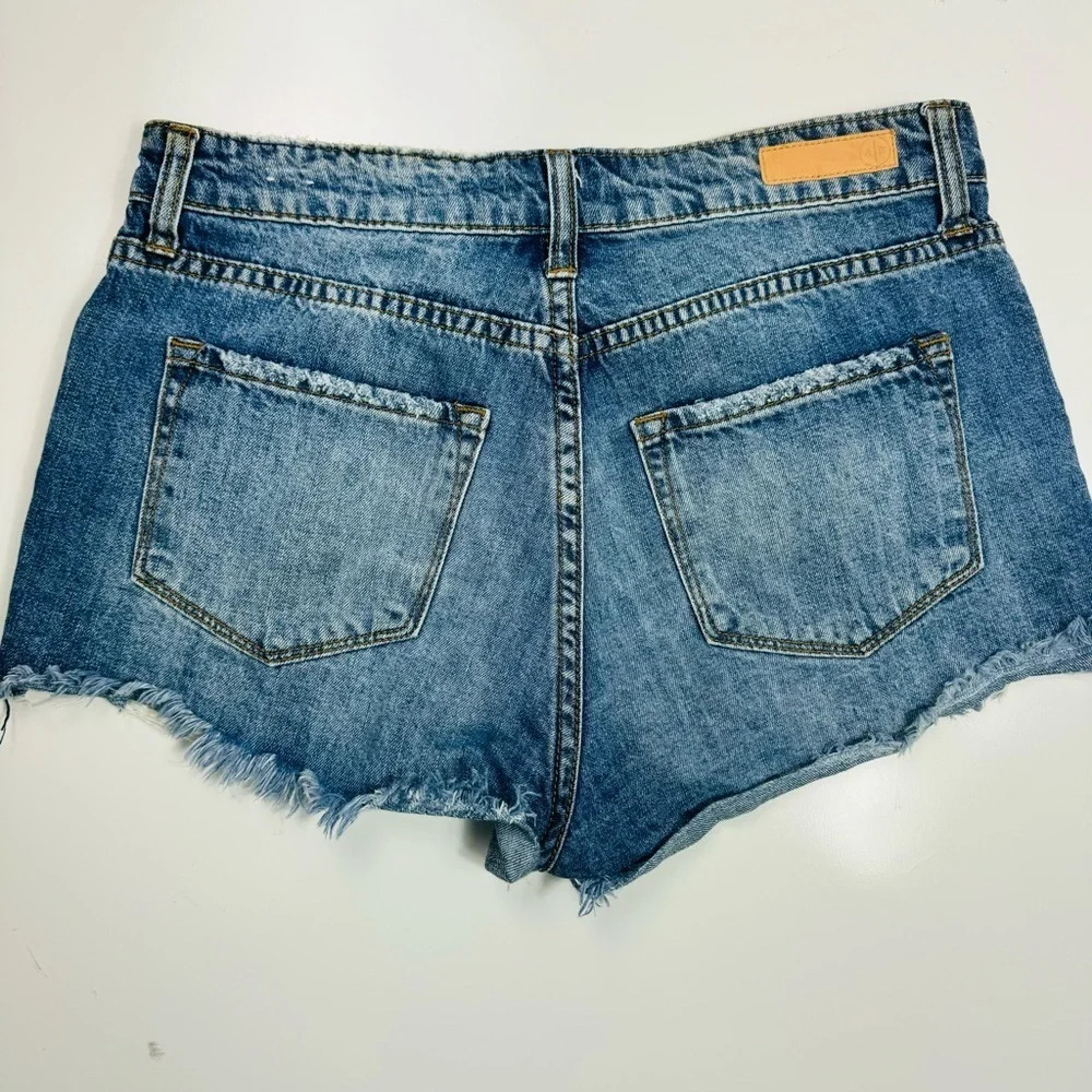 BP. Distressed Medium Wash‎ Short Shorts Sz 28 - Picture 6 of 9